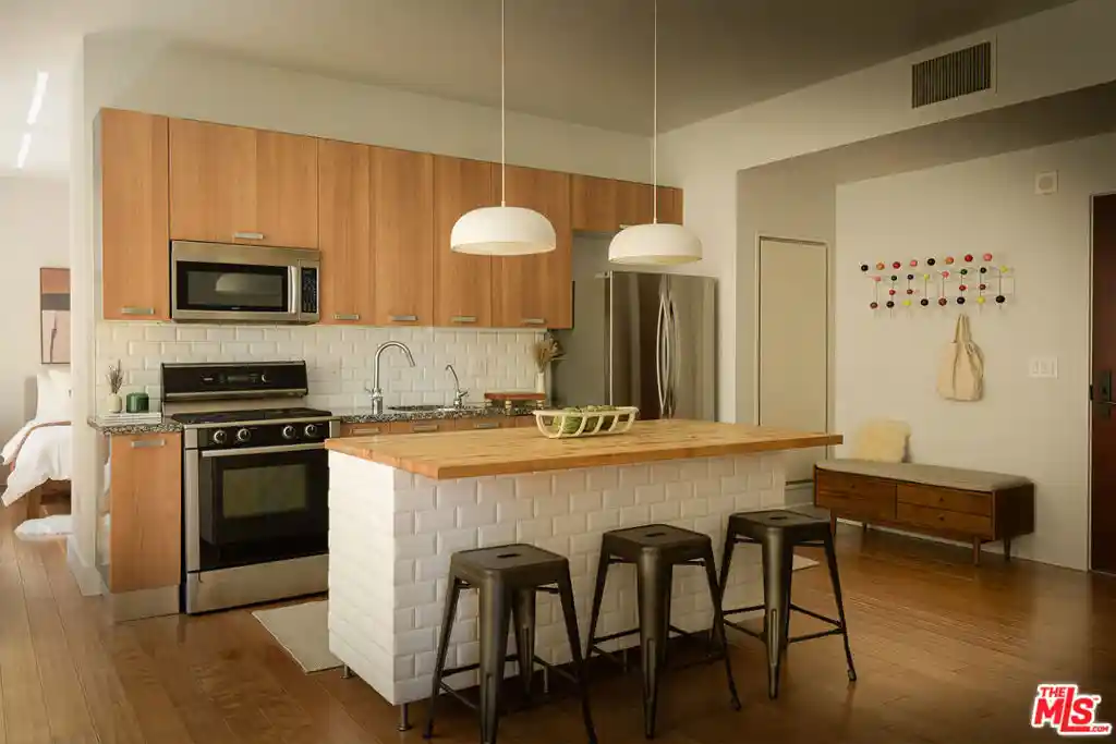 Condo for sale at 460 S Spring St #810, Los Angeles, CA 90013 | MLS# 26103791