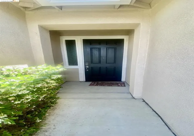 Photo 3 of Single family home for sale at 140 Alpine Dr, Rio Vista, CA 94571 | MLS# 41151872 | Listing updated on 2026-10-30