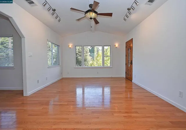 Photo 4 of Single family home for sale at 215 Pomona St, Crockett, CA 94525 | MLS# 41151893 | Listing updated on 2026-10-30