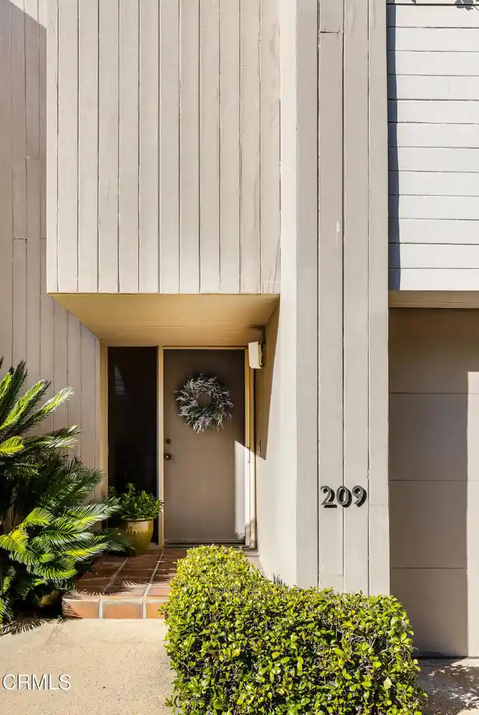 Condo for sale at 209 N Grand Ave, Pasadena, CA 91103 | MLS# P1-29325