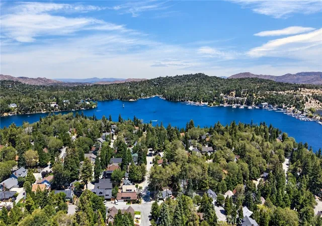 Photo 2 of Single family home for sale at 362 Heliotrope, Lake Arrowhead, CA 92352 | MLS# IG26228249 | Listing updated on 2026-10-30