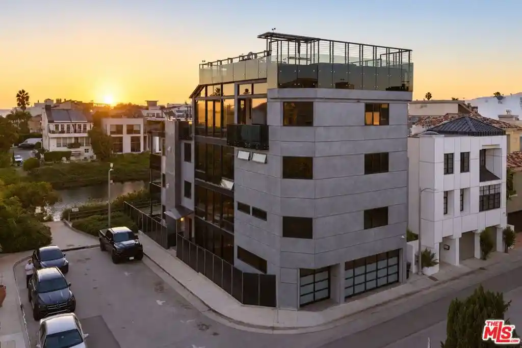 Single family home for sale at 5115 Via Donte, Marina Del Rey, CA 90292 | MLS# 26103872