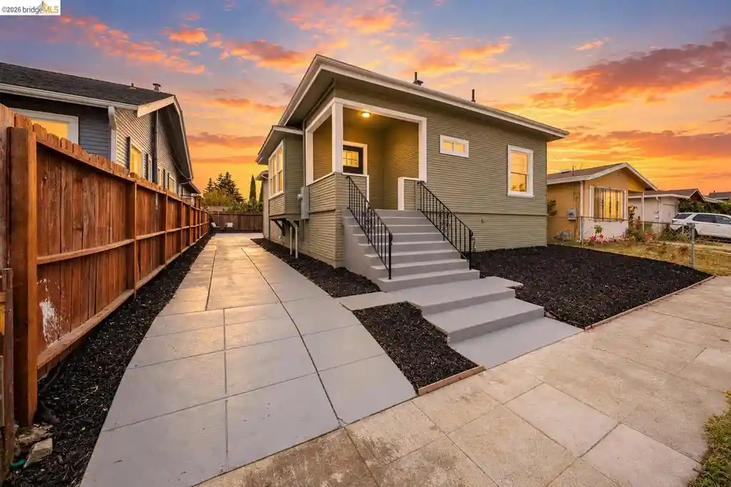 Single family home for sale at 8821 Dowling St, Oakland, CA 94605 | MLS# 41151913