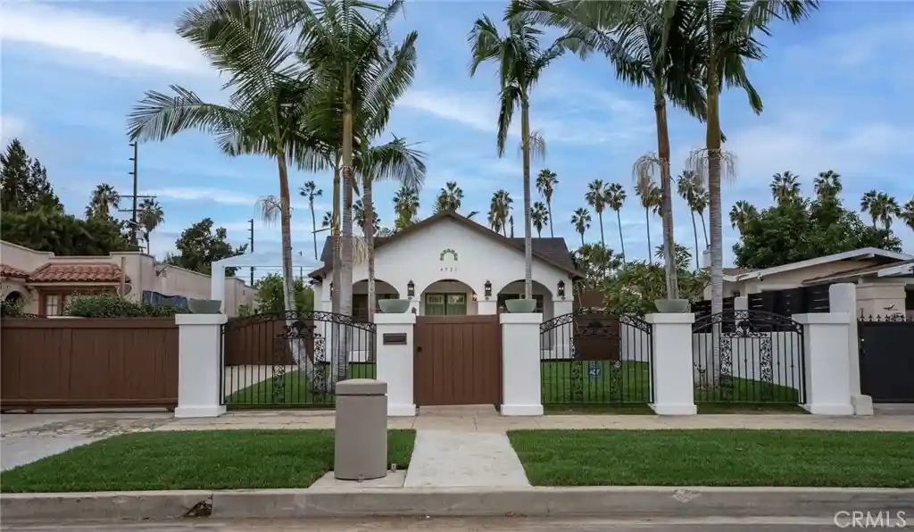 Single family home for sale at 4721 5th Avenue, Los Angeles, CA 90043 | MLS# PW26228632