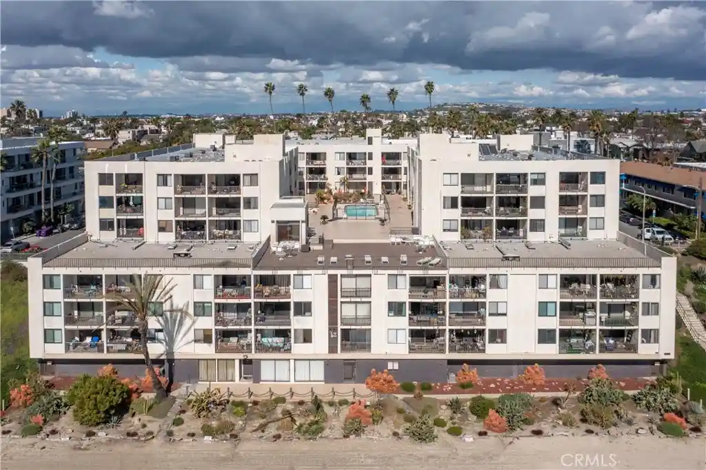 Listing Photo 1 - Condo for sale in 1140 E Ocean Blvd located at 1140 E Ocean Blvd, Long Beach, CA 90802 - Unit #124