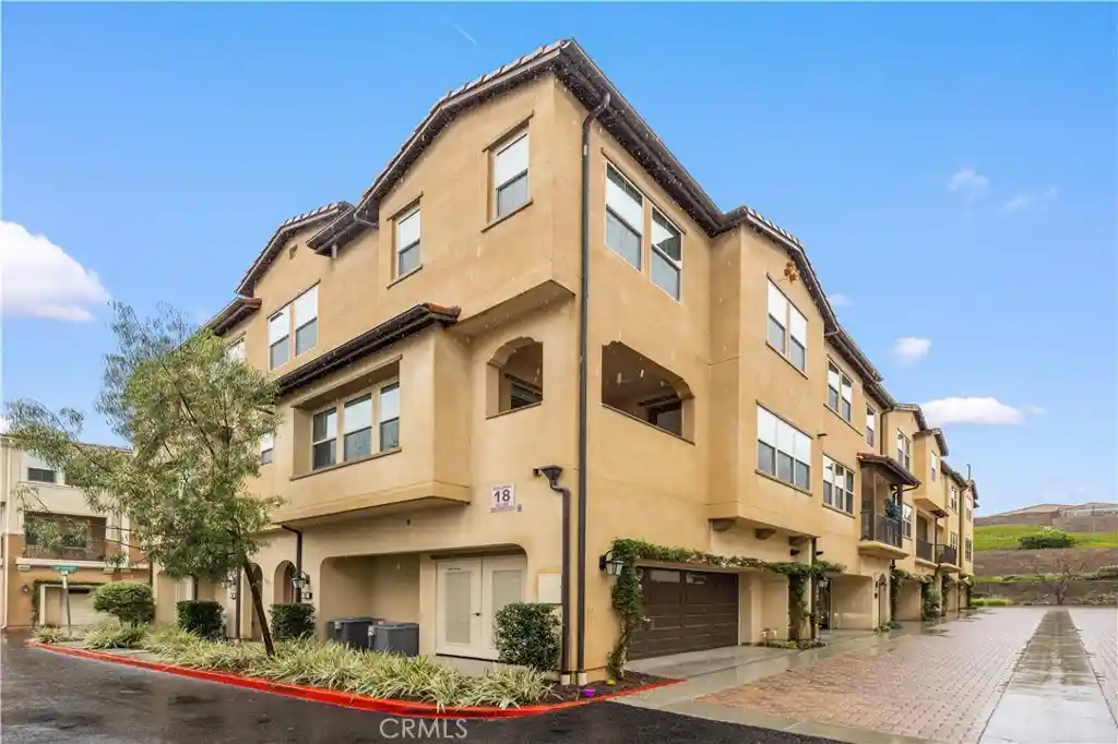 Condo for sale at 207 Winterbrook, Lake Forest, CA 92610 | MLS# TR26228563