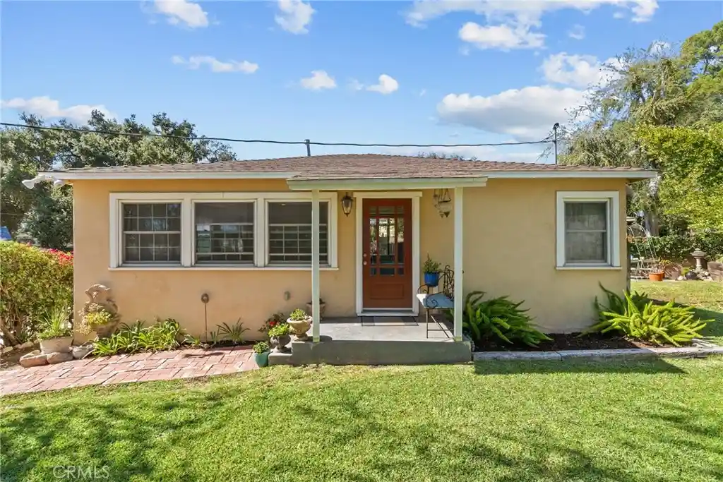 Single family home for sale at 4005 Cloud Ave, La Crescenta, CA 91214 | MLS# SR26227484