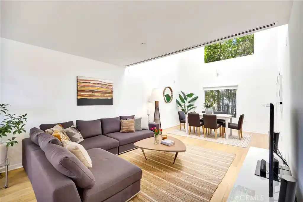 Condo for sale at 1322 N Detroit St #7, Los Angeles, CA 90046 | MLS# SR26221471