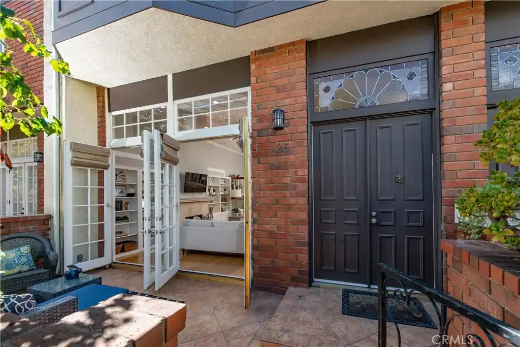 Condo for sale at 5420 Lindley Ave #25, Encino, CA 91316 | MLS# SR26222112