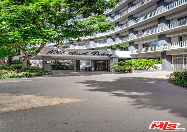 Listing Photo 1 - Condo for sale in building located at 100 S Doheny Dr, Los Angeles, CA 90048 - Unit #221