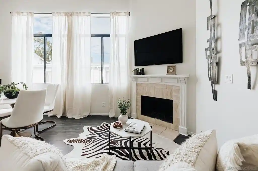 Photo 1 of Condo for sale at 4652 Don Lorenzo Dr #A, Los Angeles, CA 90008 | MLS# 260025455SD | Listing updated on 2026-10-22
