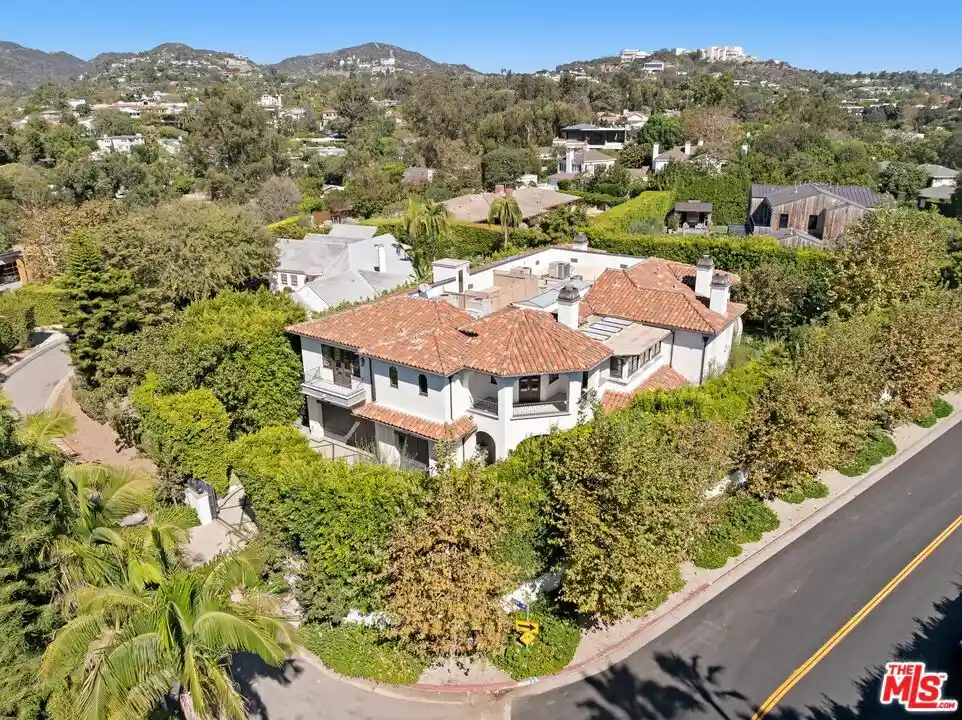 Single family home for sale at 305 N Tigertail Rd, Los Angeles, CA 90049 | MLS# 26103706