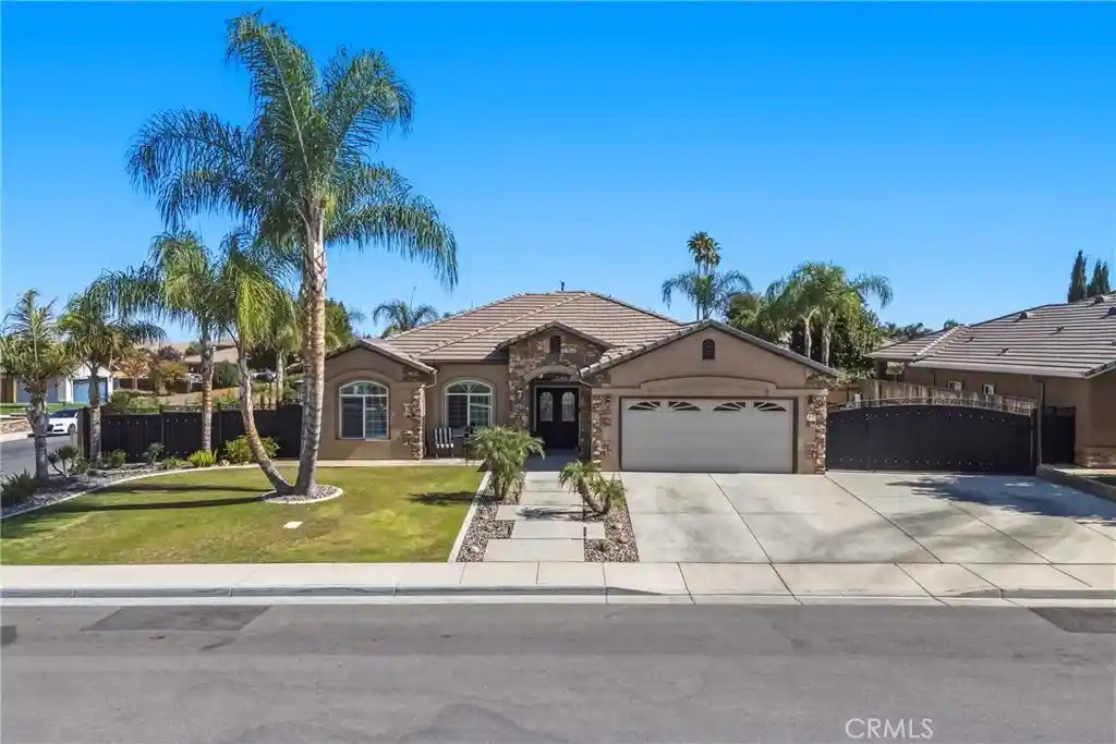 Single family home for sale at 426 Palm St, Taft, CA 93268 | MLS# NS26228997