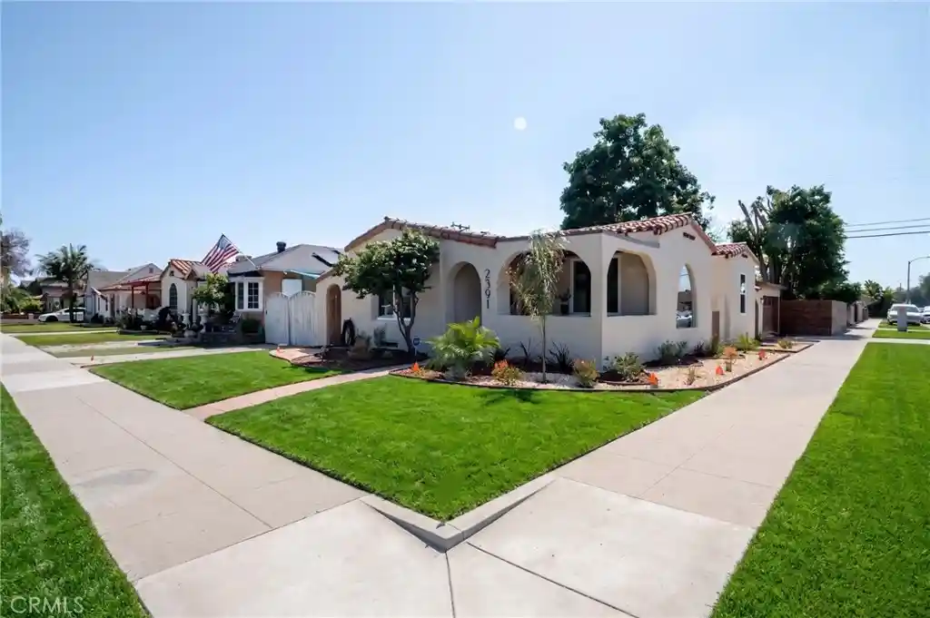 Single family home for sale at 2391 Fashion Ave, Long Beach, CA 90810 | MLS# CV26229013