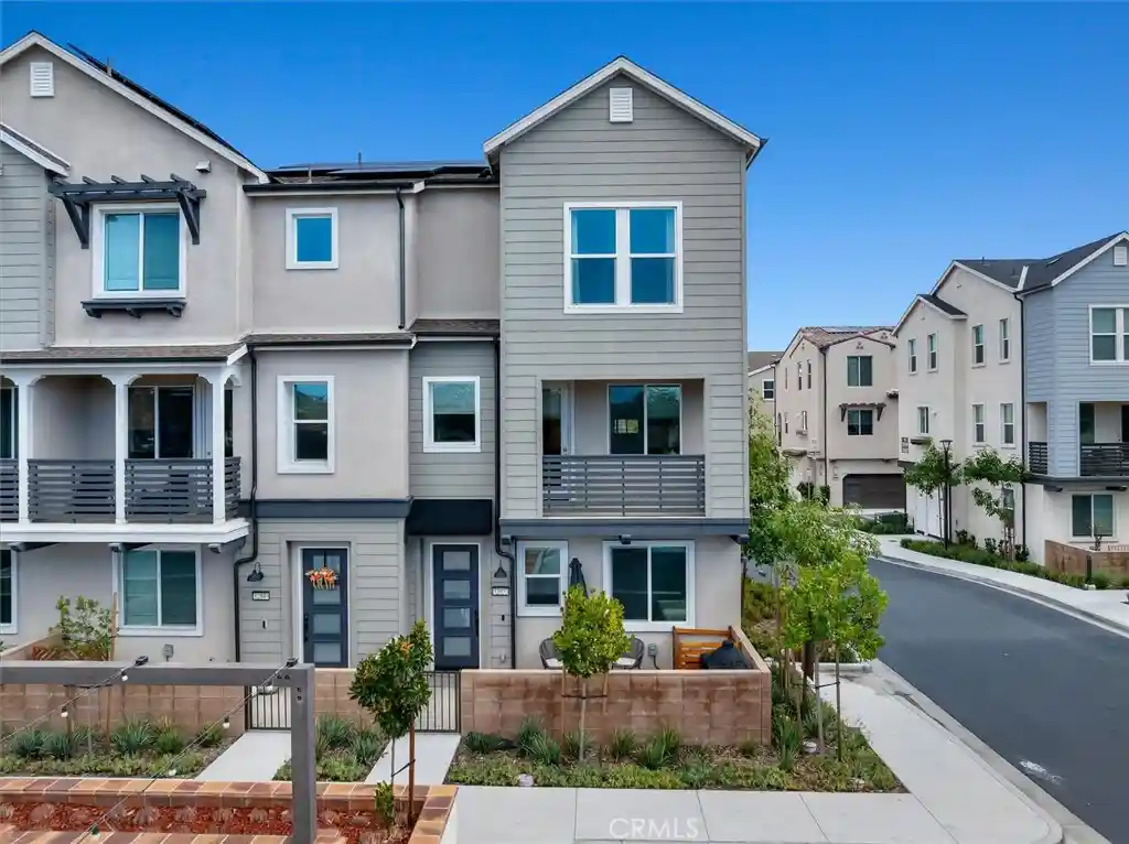 Listing Photo 1 - Condo for sale in 32053 Paseo Vienta located at 32053 Paseo Vienta, San Juan Capistrano, CA 92675 - Unit 32053 Paseo Vienta