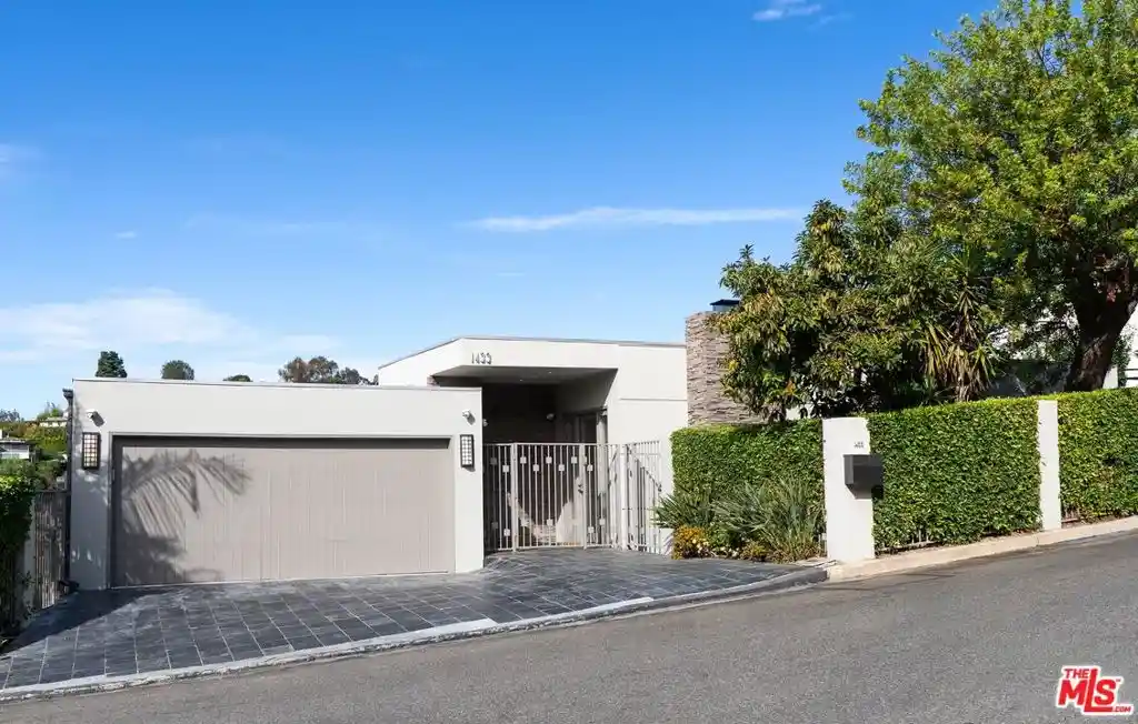Photo 1 of Single family home for sale at 1433 Summitridge Dr, Beverly Hills, CA 90210 | MLS# 26103736 | Listing updated on 2026-10-28
