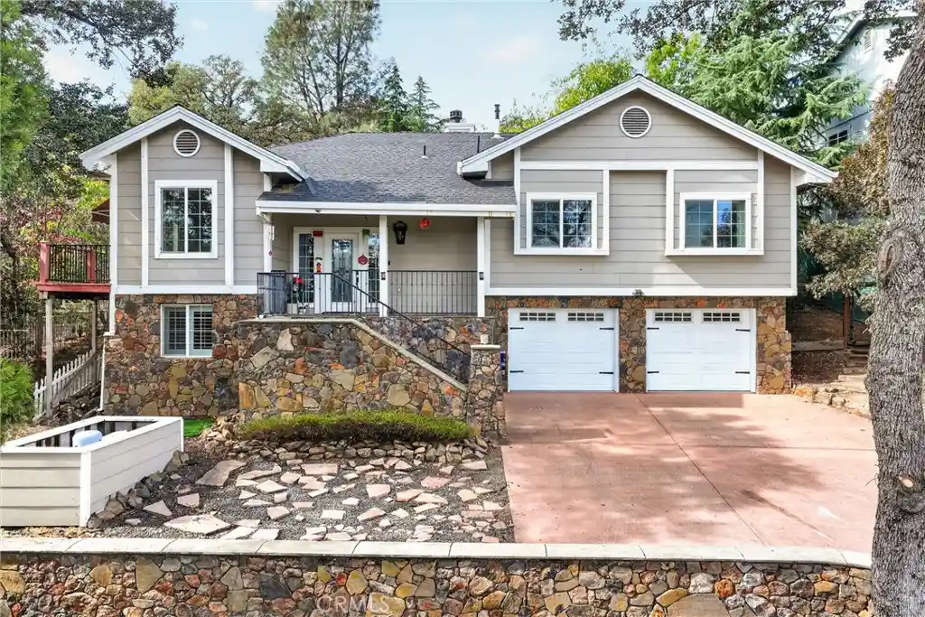 Photo 1 of Single family home for sale at 16930 Knollview Dr, Hidden Valley Lake, CA 95467 | MLS# LC26227742 | Listing updated on 2026-10-27