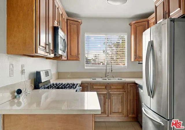 Photo 4 of Townhouse for sale at 534 E Hazel St #6, Inglewood, CA 90302 | MLS# 26103656 | Listing updated on 2026-10-30