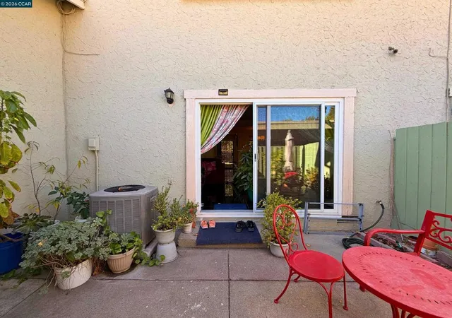 Photo 3 of Townhouse for sale at 61 Meadowbrook Cir, Pittsburg, CA 94565 | MLS# 41152041 | Listing updated on 2026-10-30