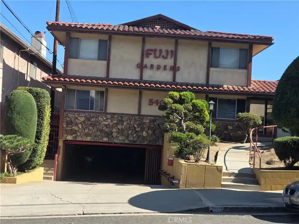 Listing Photo 1 - Condo for sale in 540 Evergreen St located at 540 Evergreen St, Inglewood, CA 90302 - Unit #18