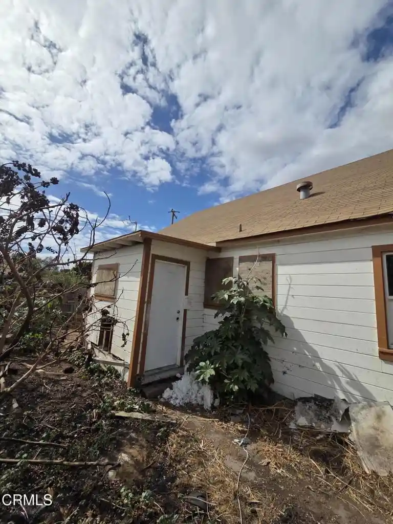 Single family home for sale at 890 W Telegraph Rd, Santa Paula, CA 93060 | MLS# V1-39414