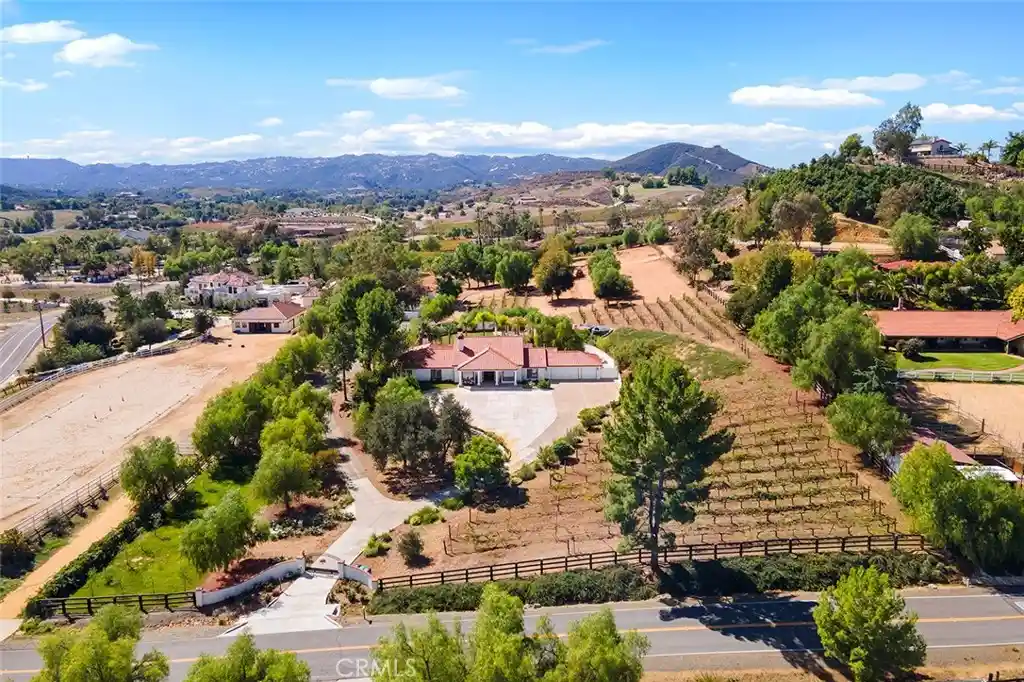 Single family home for sale at 39555 Avenida Bonita, Murrieta, CA 92562 | MLS# SW26228610