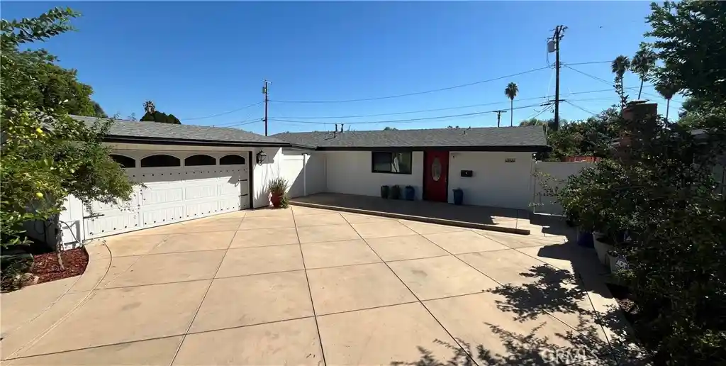 Single family home for sale at 19412 Cantara St, Reseda, CA 91335 | MLS# GD26192836