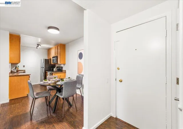 Listing Photo 1 - Condo for sale in building located at 185 Sierra Dr, Walnut Creek, CA 94596 - Unit #202