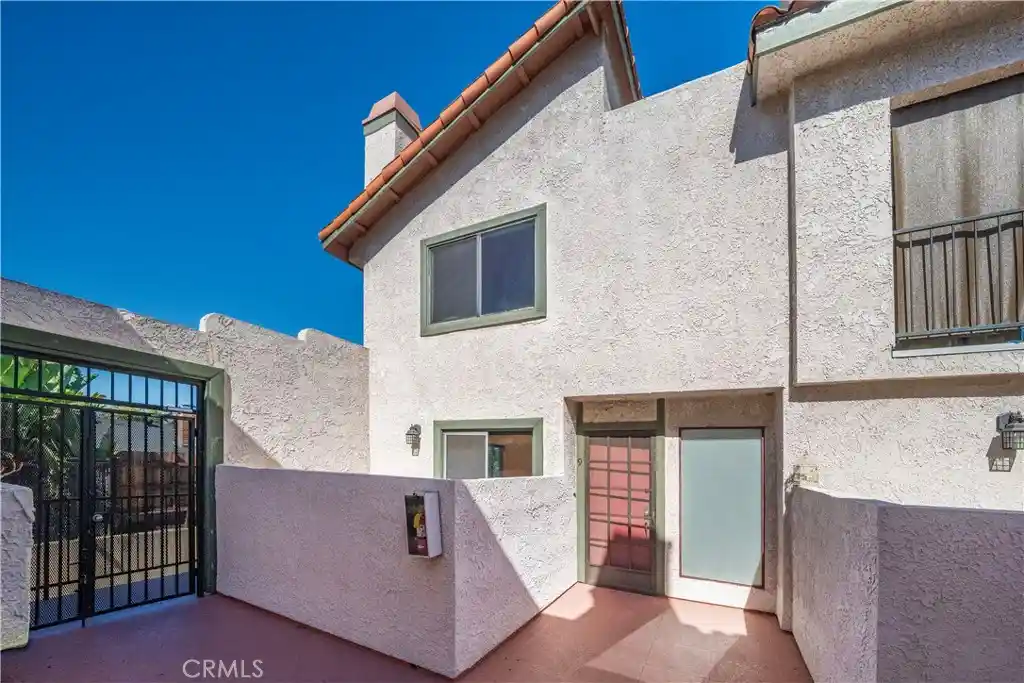 Photo 1 of Townhouse for sale at 6101 Fulton Ave #9, Van Nuys, CA 91401 | MLS# SR26229188 | Listing updated on 2026-10-24