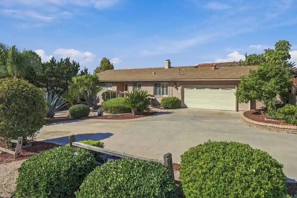 Single family home for sale at 817 Crescent Dr, Vista, CA 92084 | MLS# NDP2609780