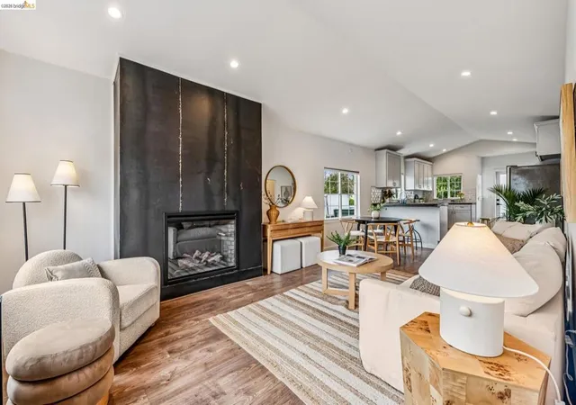 Photo 4 of Single family home for sale at 978 63rd Street, Emeryville, CA 94608 | MLS# 41152098 | Listing updated on 2026-10-30