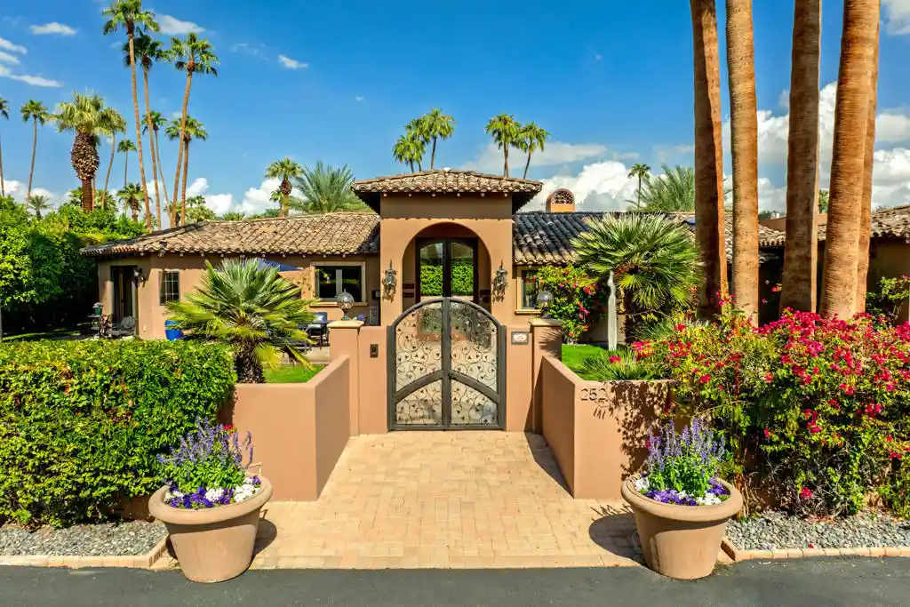 Single family home for sale at 252 Camino Sur, Palm Springs, CA 92262 | MLS# 219154827PS