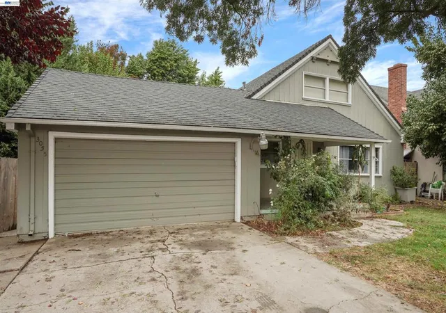 Photo 1 of Single family home for sale at 3055 Country Clb Blvd, Stockton, CA 95204 | MLS# 41152122 | Listing updated on 2026-10-30