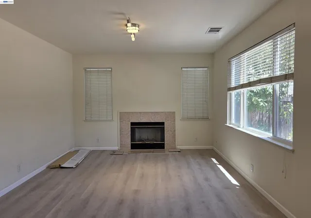 Photo 4 of Single family home for sale at 378 Alvarado St, San Leandro, CA 94577 | MLS# 41152123 | Listing updated on 2026-10-30