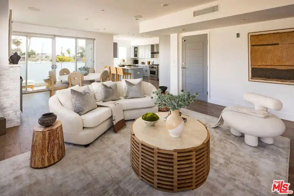 Condo for sale at 11979 Walnut Ln #3, Los Angeles, CA 90025 | MLS# 26104190