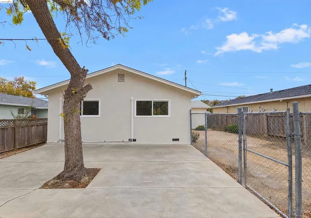 Photo 4 of Single family home for sale at 1121 5th Street, Vallejo, CA 94590 | MLS# 41152124 | Listing updated on 2026-10-30