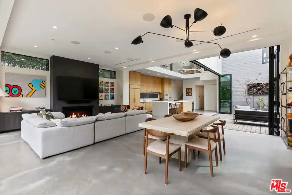 Photo 1 of Single family home for sale at 626 Woodlawn Ave, Venice, CA 90291 | MLS# 26103109 | Listing updated on 2026-10-28