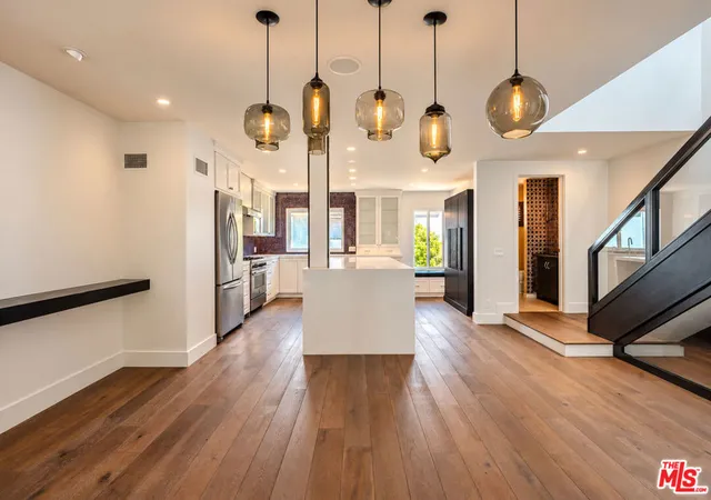 Photo 3 of Townhouse for sale at 1575 Michael Ln, Pacific Palisades, CA 90272 | MLS# 26104157 | Listing updated on 2026-10-31