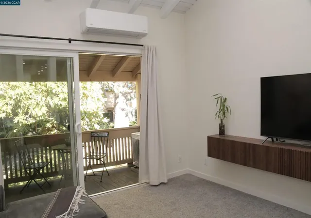Listing Photo 5 - Condo for sale in building located at 3051 Treat Blvd, Concord, CA 94518 - Unit #118
