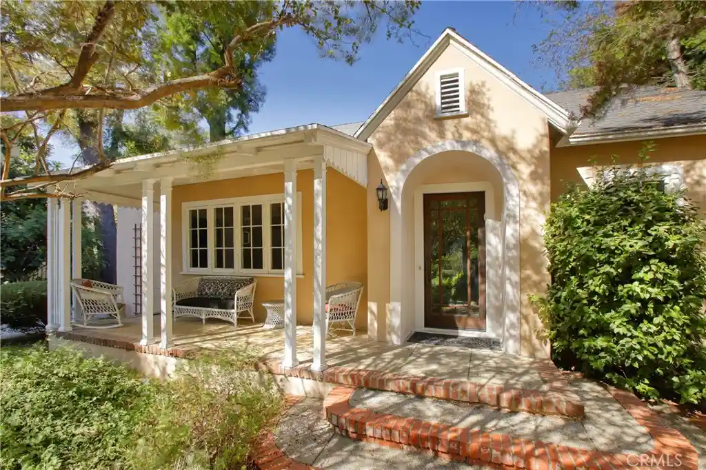 Single family home for sale at 13721 Chandler Blvd, Sherman Oaks, CA 91401 | MLS# GD26228365