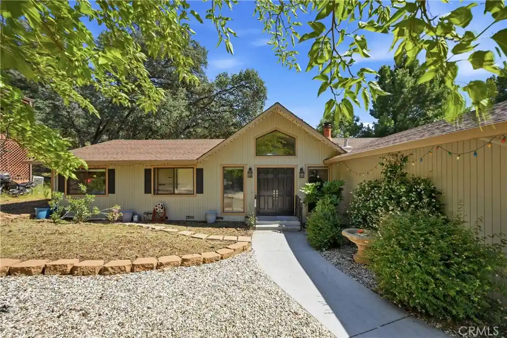 Single family home for sale at 18670 Maple Leaf Ct, Hidden Valley Lake, CA 95467 | MLS# LC26229950