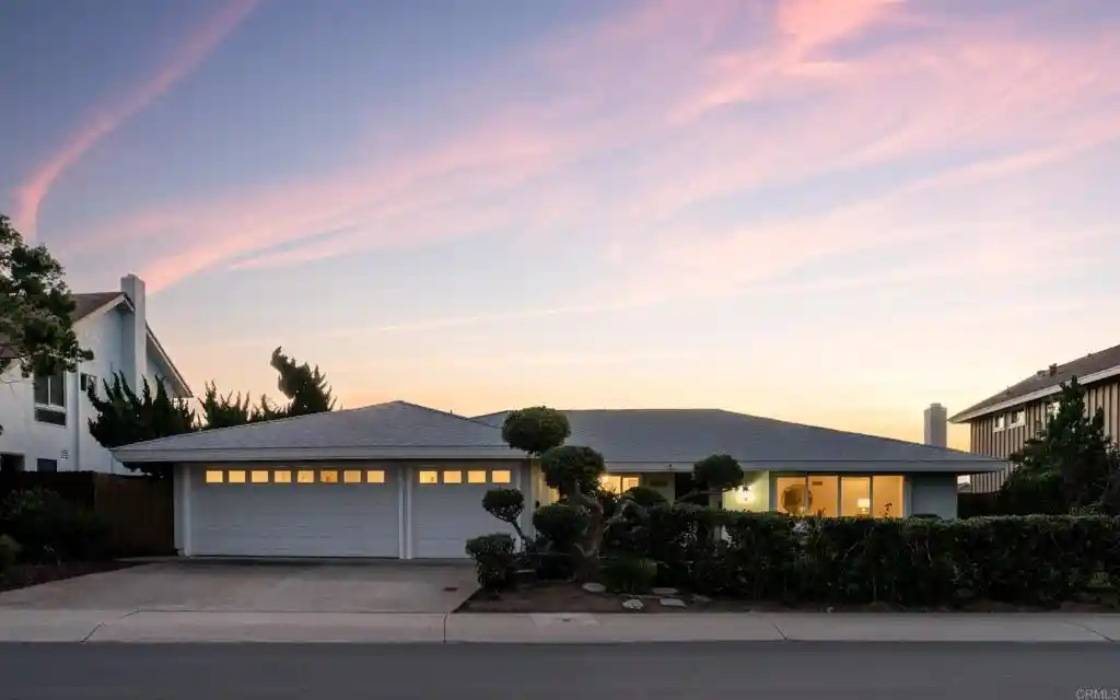 Single family home for sale at 8720 Nottingham Pl, La Jolla, CA 92037 | MLS# NDP2609795
