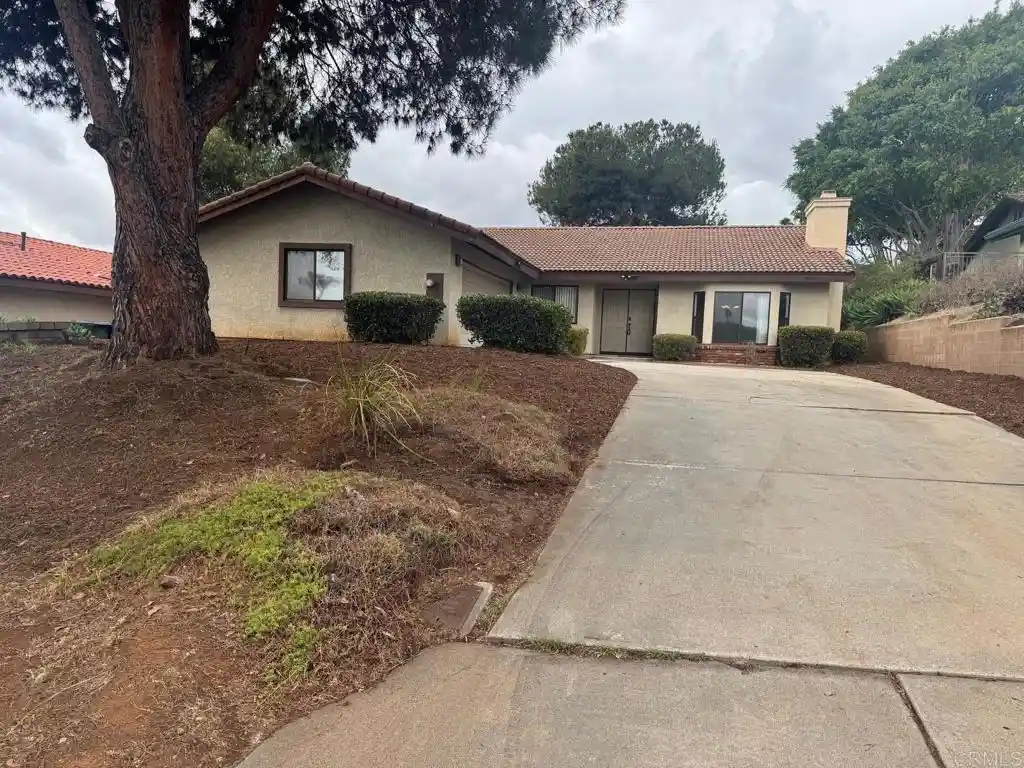 Single family home for sale at 1906 Odell Cir, Vista, CA 92084 | MLS# NDP2609797