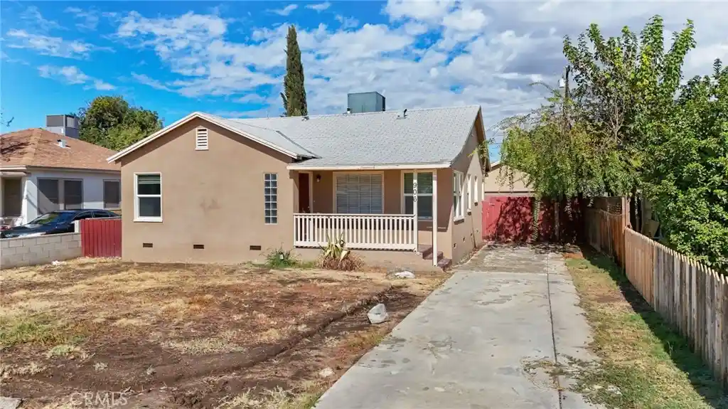 Single family home for sale at 906 2nd, Bakersfield, CA 93304 | MLS# IG26229871