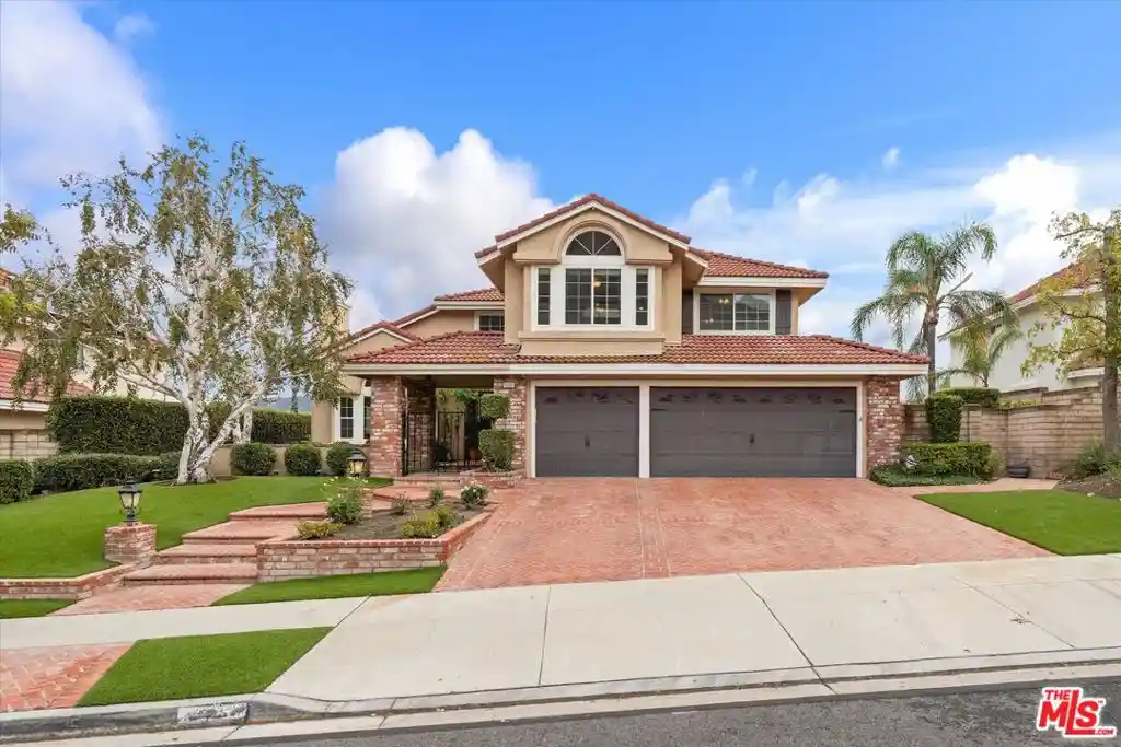 Single family home for sale at 5266 Seneca Pl, Simi Valley, CA 93063 | MLS# 26104207