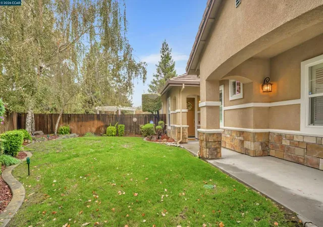 Photo 3 of Single family home for sale at 93 Pebble Ct, Brentwood, CA 94513 | MLS# 41152182 | Listing updated on 2026-10-30