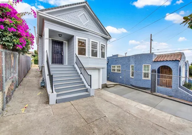 Photo 2 of Single family home for sale at 1960 38th Avenue, Oakland, CA 94601 | MLS# 41152203 | Listing updated on 2026-10-30