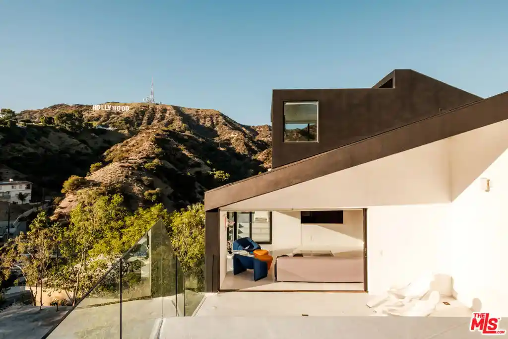 Single family home for sale at 3140 Hollyridge Dr, Los Angeles, CA 90068 | MLS# 26103774