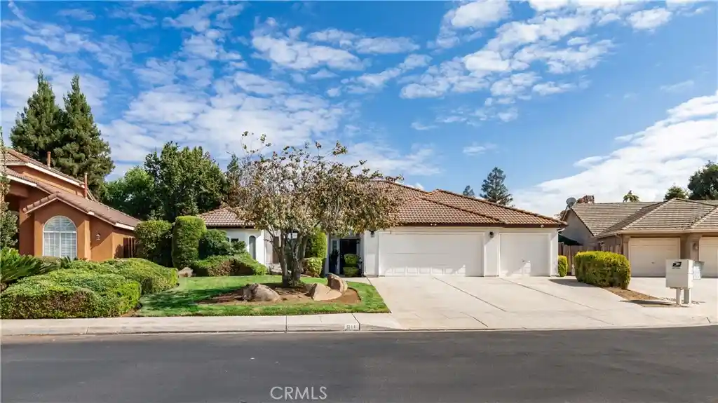 Photo 1 of Single family home for sale at 611 N Adler, Clovis, CA 93611 | MLS# FR26230147 | Listing updated on 2026-10-24
