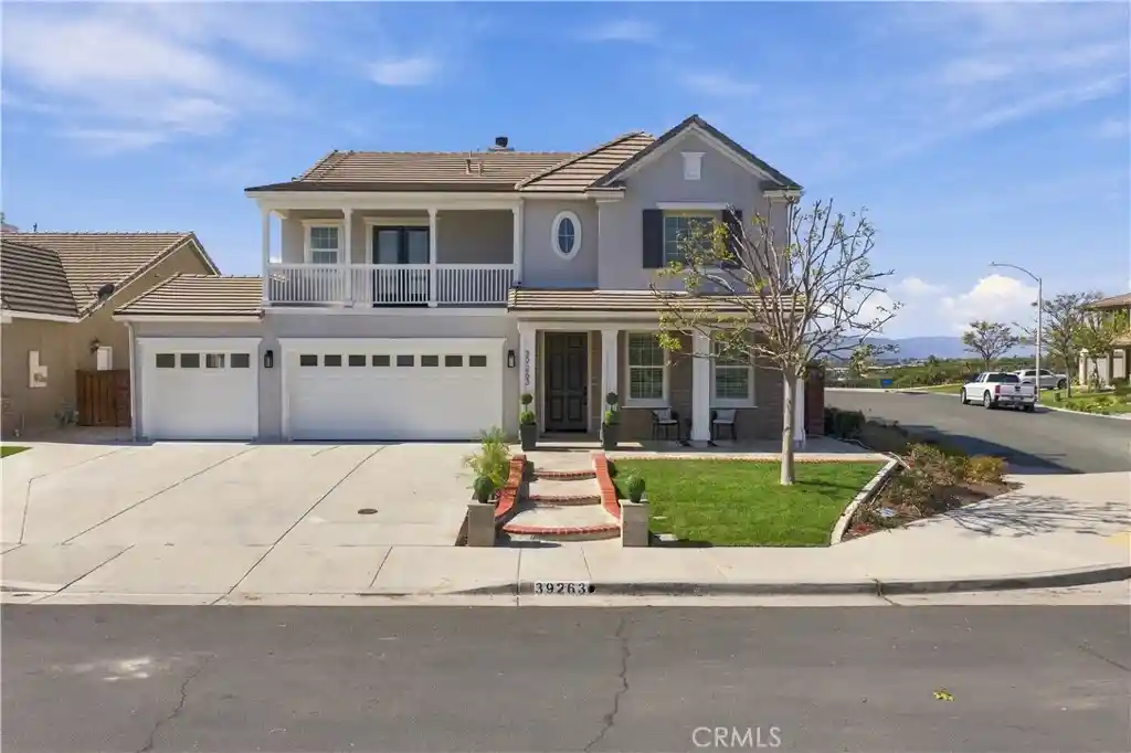 Single family home for sale at 39263 Half Moon Cir, Murrieta, CA 92563 | MLS# SW26228538